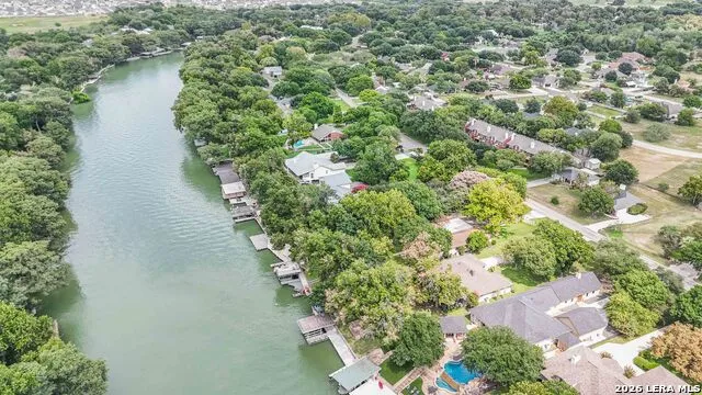 521 WOODLAKE DR McQueeney, TX 78123