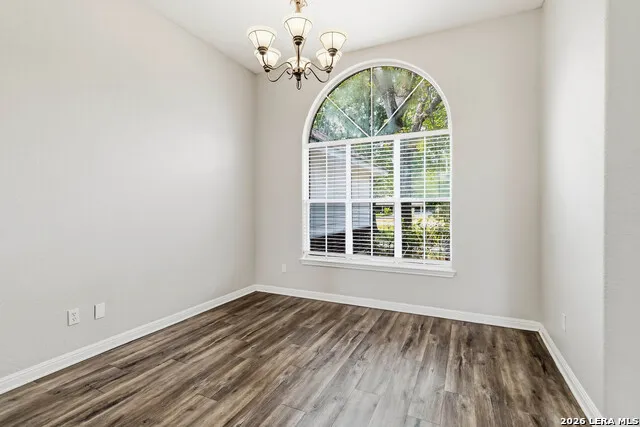 521 WOODLAKE DR McQueeney, TX 78123