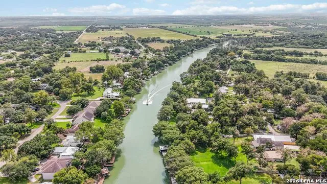 521 WOODLAKE DR McQueeney, TX 78123