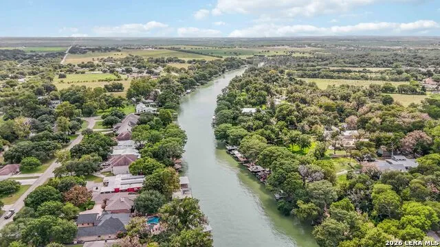 521 WOODLAKE DR McQueeney, TX 78123