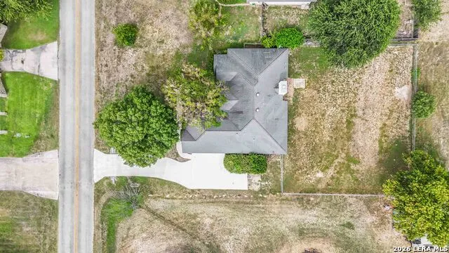 521 WOODLAKE DR McQueeney, TX 78123