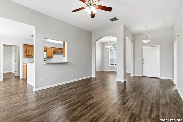 521 WOODLAKE DR McQueeney, TX 78123