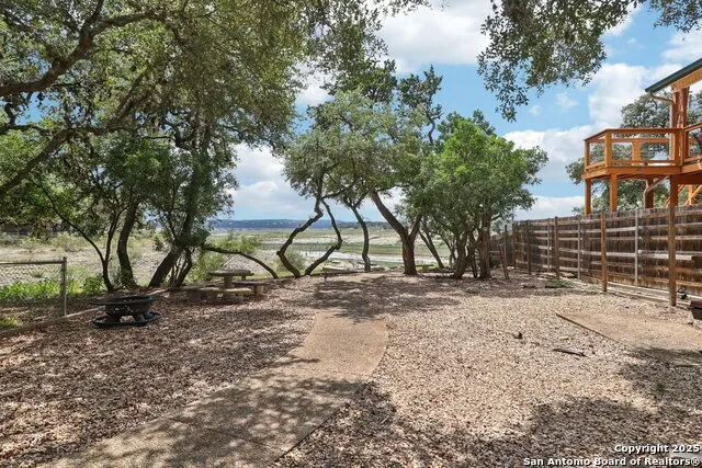 1551 Pebble Beach Lakehills, TX 78063