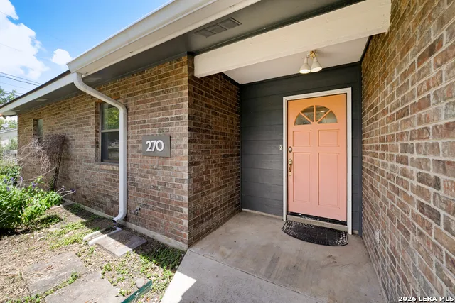270 BRIARWOOD CIR Bandera, TX 78003
