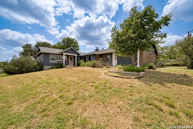 270 BRIARWOOD CIR Bandera, TX 78003