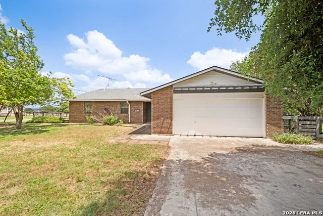 270 BRIARWOOD CIR Bandera, TX 78003