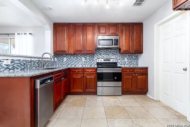 9359 Maple Silver San Antonio, TX 78254