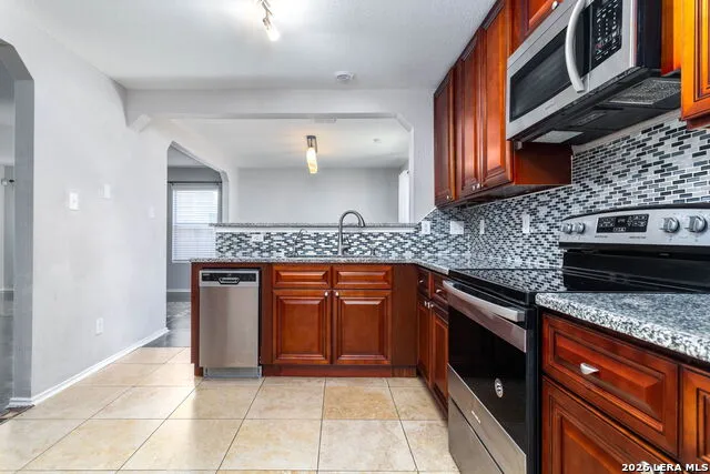 9359 Maple Silver San Antonio, TX 78254
