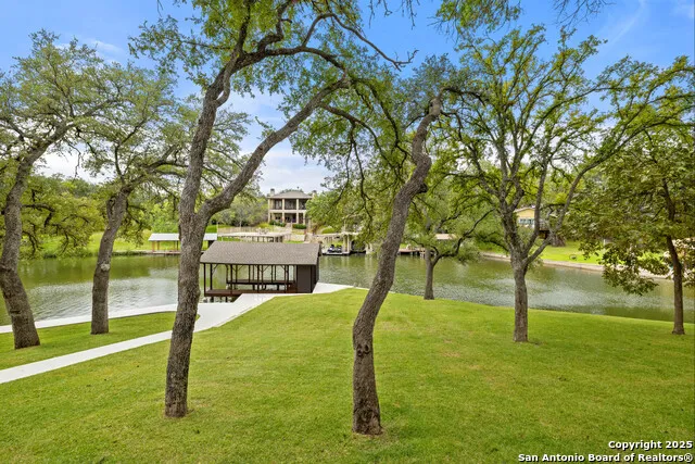1310 Oak Springs Rd Kingsland, TX 78639