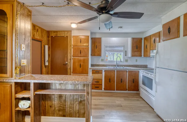 57 Leinweber Leakey, TX 78873