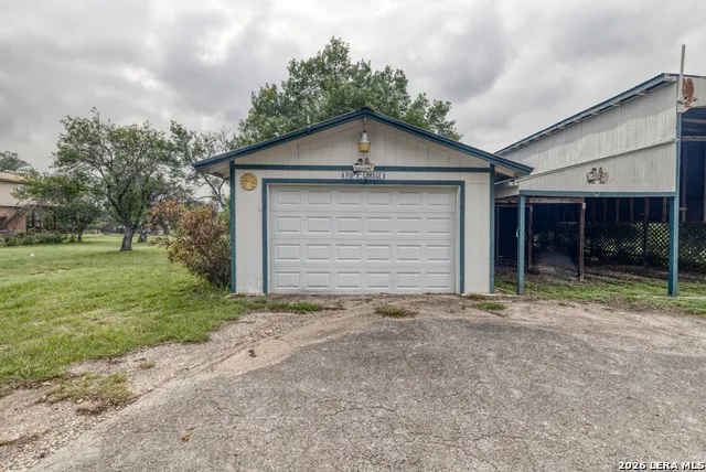 57 Leinweber Leakey, TX 78873