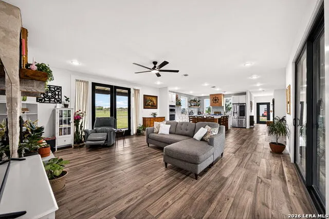 965 County Road 7611 Devine, TX 78016