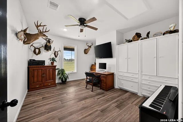 965 County Road 7611 Devine, TX 78016