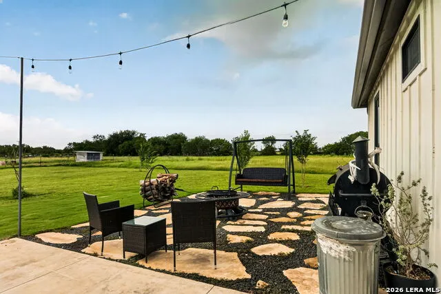 965 County Road 7611 Devine, TX 78016