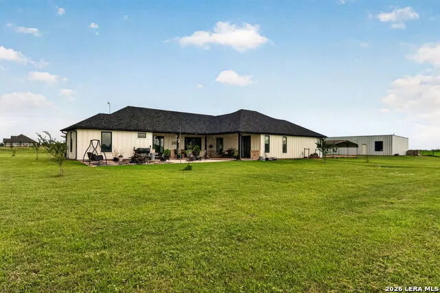 965 County Road 7611 Devine, TX 78016