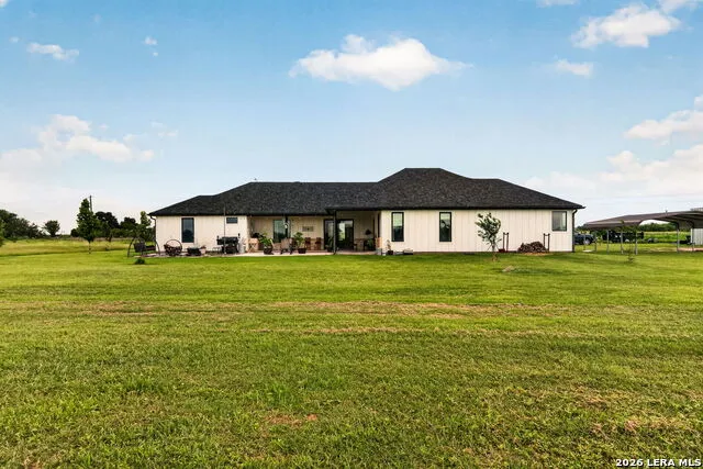 965 County Road 7611 Devine, TX 78016