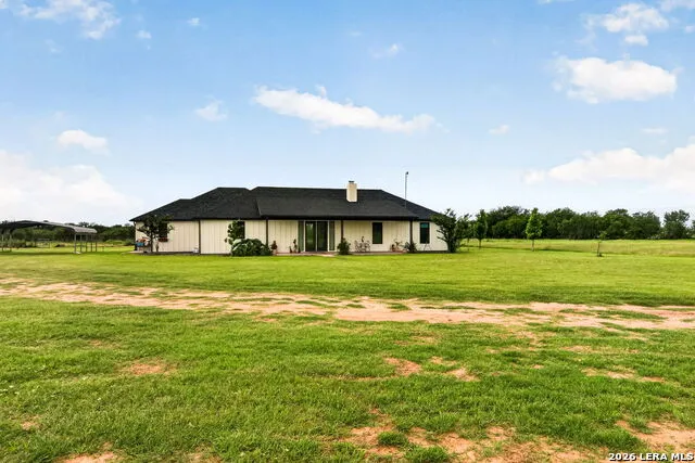 965 County Road 7611 Devine, TX 78016