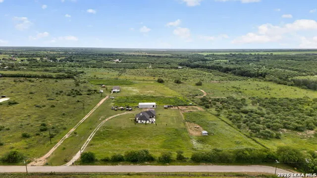 965 County Road 7611 Devine, TX 78016