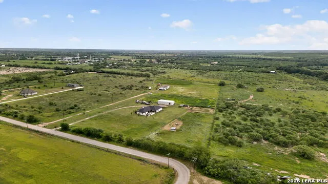965 County Road 7611 Devine, TX 78016