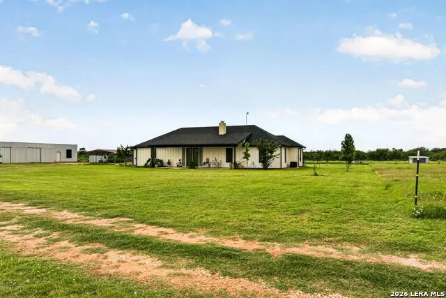 965 County Road 7611 Devine, TX 78016