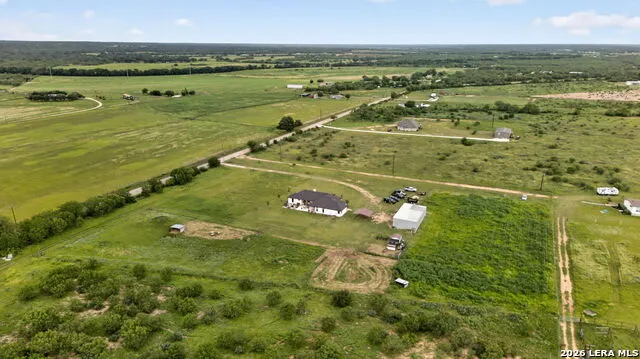 965 County Road 7611 Devine, TX 78016