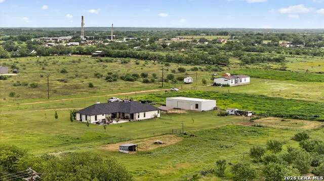 965 County Road 7611 Devine, TX 78016