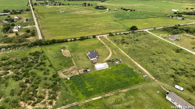 965 County Road 7611 Devine, TX 78016