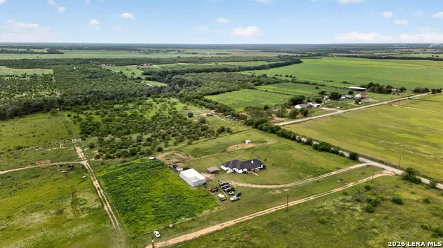 965 County Road 7611 Devine, TX 78016