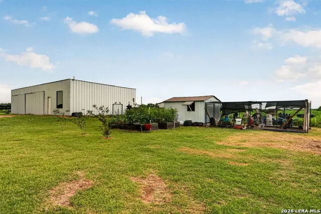965 County Road 7611 Devine, TX 78016