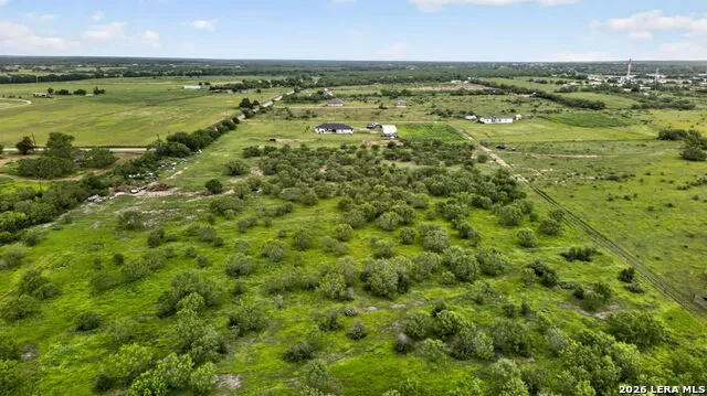 965 County Road 7611 Devine, TX 78016