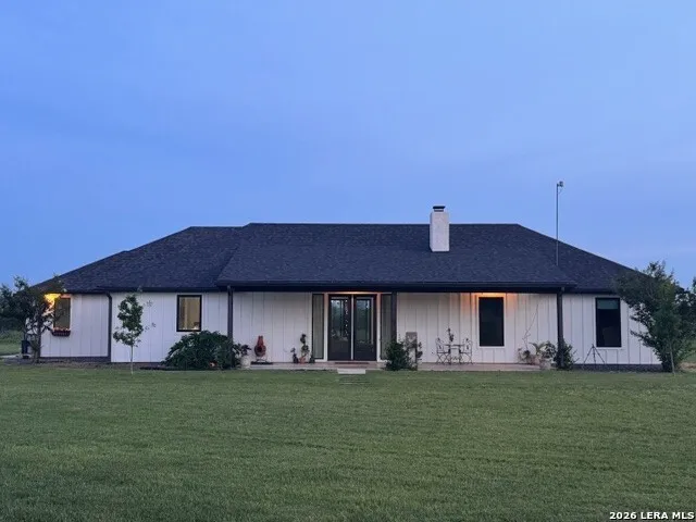 965 County Road 7611 Devine, TX 78016