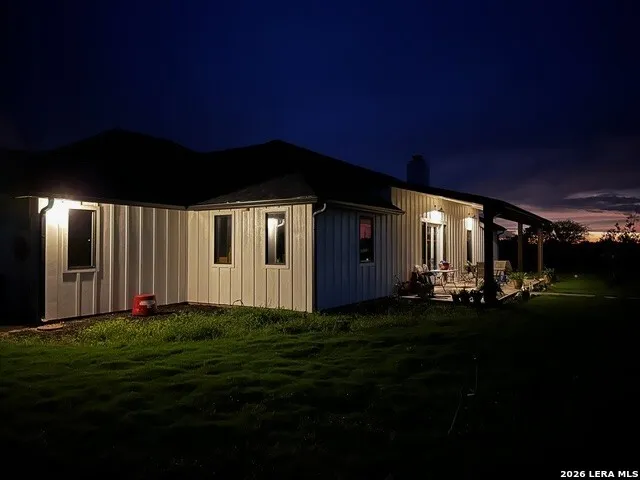 965 County Road 7611 Devine, TX 78016