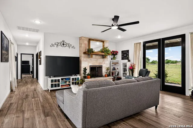 965 County Road 7611 Devine, TX 78016