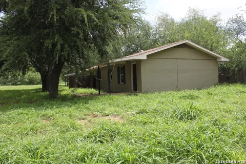 723 W BRAZOS ST