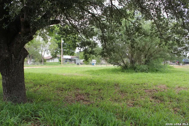 723 W BRAZOS ST Pearsall, TX 78061
