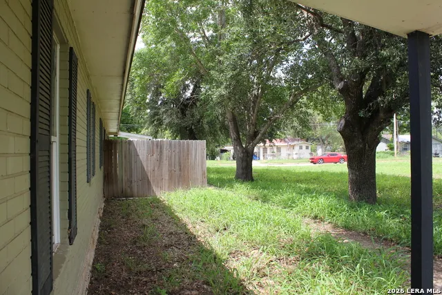 723 W BRAZOS ST Pearsall, TX 78061
