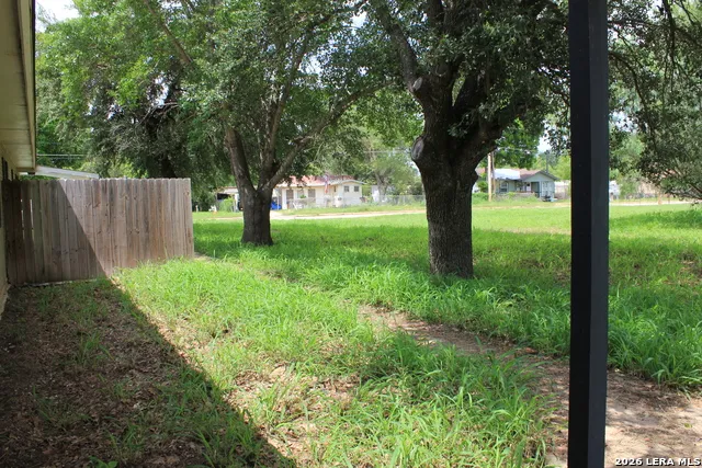 723 W BRAZOS ST Pearsall, TX 78061
