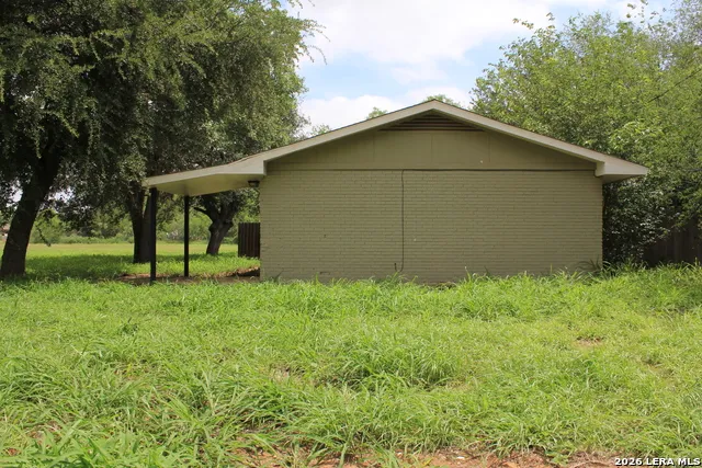 723 W BRAZOS ST Pearsall, TX 78061