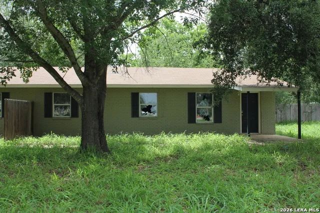 723 W BRAZOS ST Pearsall, TX 78061
