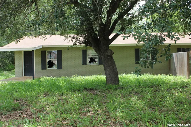 723 W BRAZOS ST Pearsall, TX 78061