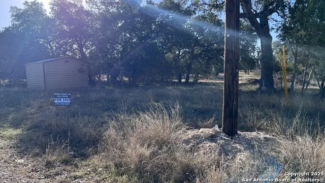 381 LAKESHORE LN Bandera, TX 78003