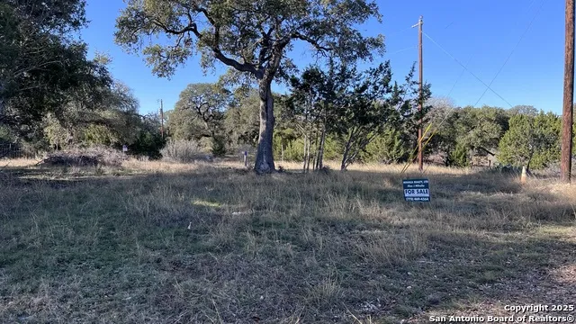 381 LAKESHORE LN Bandera, TX 78003