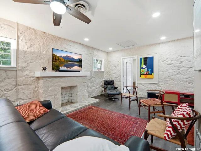 19214 Grey Forest Helotes, TX 78023