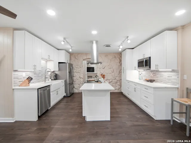 19214 Grey Forest Helotes, TX 78023