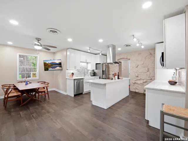 19214 Grey Forest Helotes, TX 78023