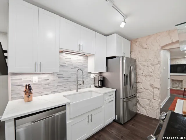 19214 Grey Forest Helotes, TX 78023