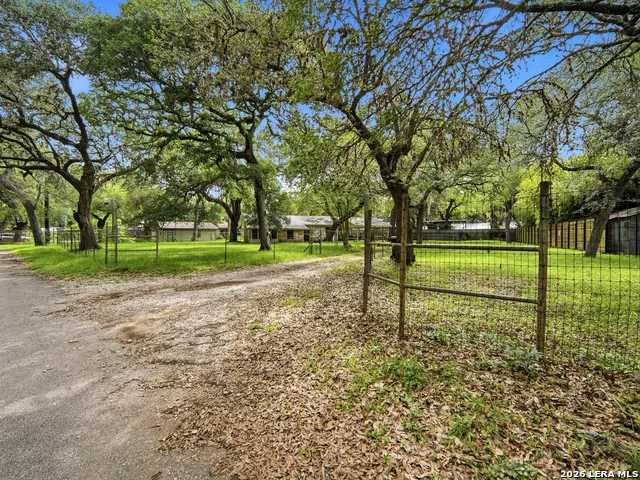 19214 Grey Forest Helotes, TX 78023