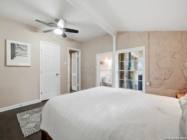 19214 Grey Forest Helotes, TX 78023