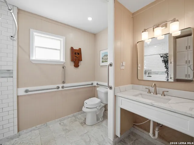 19214 Grey Forest Helotes, TX 78023