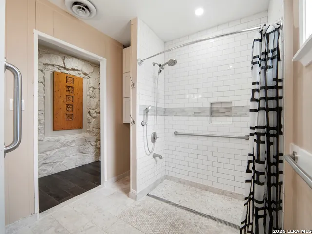 19214 Grey Forest Helotes, TX 78023